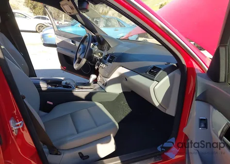 2008 Mercedes-Benz C 300 Luxury/Sport из США, поврежденный, VIN WDDGF54X98F142380